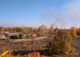 Под Харьковом пожарные продолжают бороться с крупным пожаром (ФОТО)