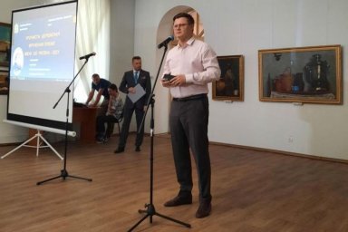 Антон Деньгуб вручил награды победителям конкурса на соискание премии Репина