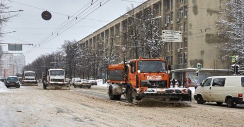 В Харькове убирают снег более 160 машин