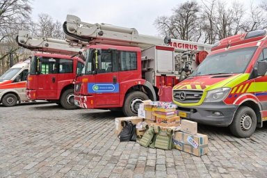 
На Харківщину передали дві пожежні машини та три авто екстреної медичної допомоги
