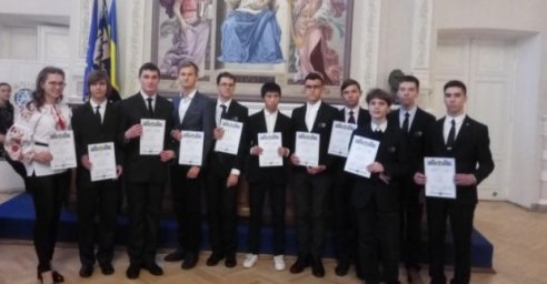 Харьковским школьникам вручили дипломы стипендиатов Президента Украины