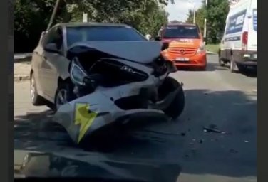 ДТП: жесткая встреча легковушек на Южной Салтовке (ВИДЕО)