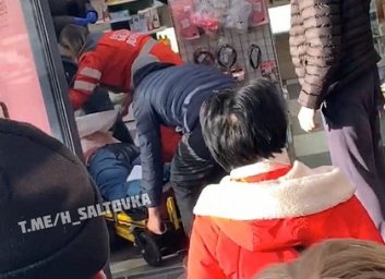 Удар ножом у супермаркета: на Одесской тяжело ранен парень (ФОТО, Обновлено)