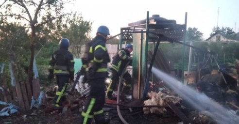 
В результате обстрелов пожары произошли в двух районах Харькова
