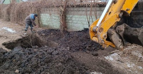 
В Салтовском районе восстанавливают водоводы
