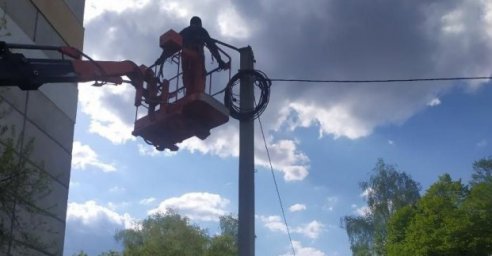 В Харькове ремонтируют поврежденные сети наружного освещения