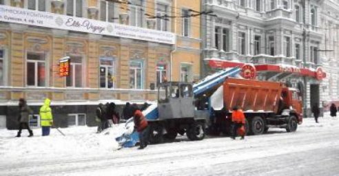 На дорогах Харькова работают 135 снегоуборочных машин