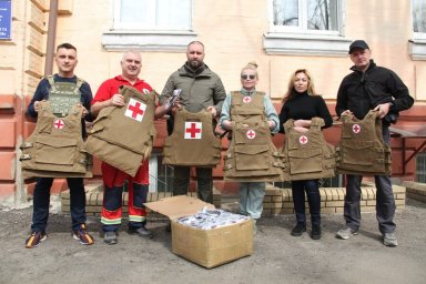 Харьковская область получила первую партию бронежилетов для работников экстренной медицинской помощи