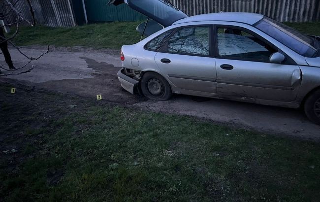 
В Харьковской области мужчина бросил гранаты во двор и под машину с людьми
