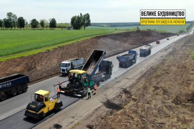 На окружной дороге на 32,7 км положили асфальтобетонное покрытие в выравнивающем слое