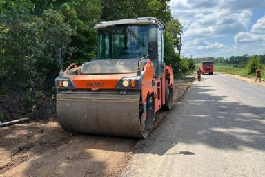 
В Харьковской области ремонтируют дорогу, которая проходит через Безлюдовку и Хорошево
