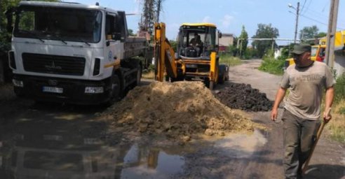 
В Харькове ежедневно реконструируют поврежденные водоводы
