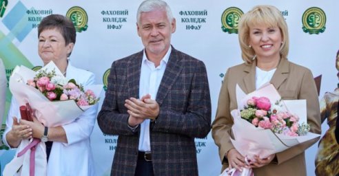 Игорь Терехов поздравил фармацевтический колледж с 75-летием