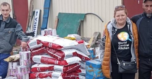 Благотворители передали городскому приюту почти тонну корма