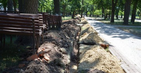 В Новобаварском районе строят современную зону отдыха