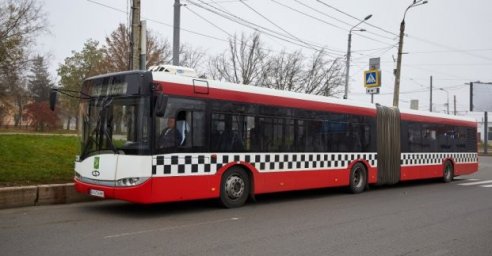 
На магистралях Харькова курсируют автобусы, переданные из Чехии
