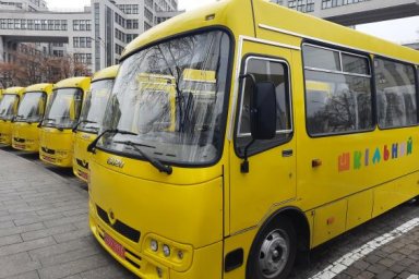Громадам Харьковщины передали новые школьные автобусы