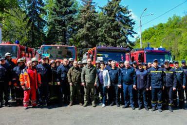 Автопарк Харьковского гарнизона ГСЧС пополнился 9 единицами пожарно-спасательной техники