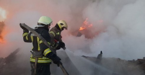 
Харьковские спасатели ликвидировали семь пожаров из-за обстрелов
