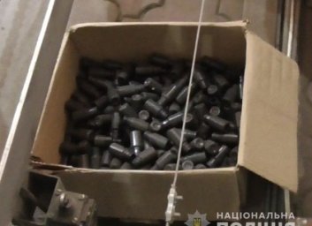 На грязном складе Харькова наладили кустарное производство асептика (ФОТО)