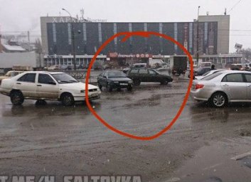 ДТП: проспект оказался мал для двух легковушек (ФОТО)