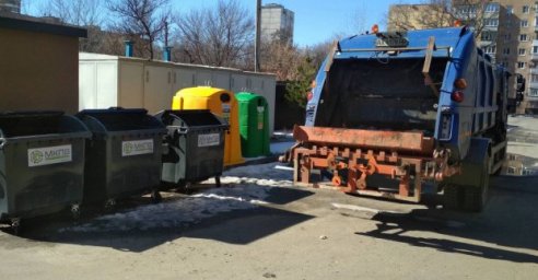 Несмотря на сверхсложные условия, в Харькове продолжают стабильно вывозить мусор