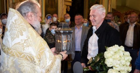 Игорь Терехов передал частицы Благодатного огня в храмы Харькова