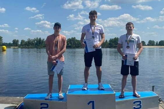 
        Харьковские пловцы одержали победы на чемпионате Украины