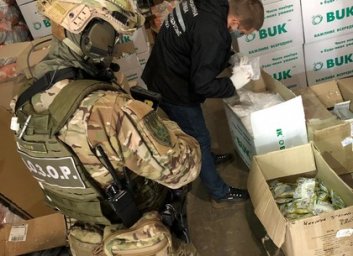 Харьковские дельцы продавали медицинские маски в Испанию за копейки (ВИДЕО, ФОТО)