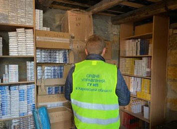 Крупный склад изготовленных кустарно и ввезенных из России сигарет накрыли в Харькове