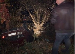 Столкновение с Daewoo вынудило водителя советского автопрома на ночной кульбит в кювет