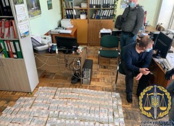 Взятка в 135 тысяч: чиновник ответит перед законом (ВИДЕО)