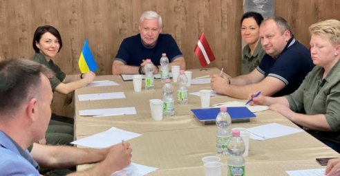 Латвия продолжит оказывать военную помощь Харькову