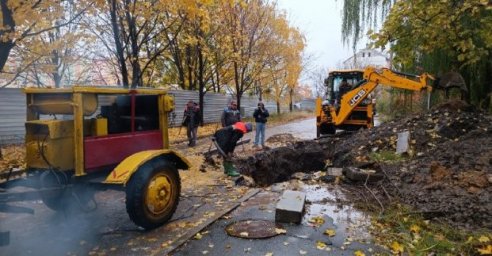 
В Харькове продолжают комплексно восстанавливать поврежденные обстрелами водоводы
