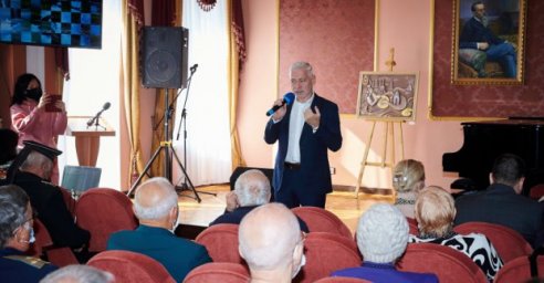 Игорь Терехов поздравил ветеранов Основянского района