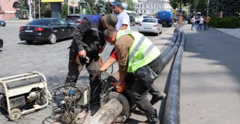 
На улице Сумской перекладывают водовод
