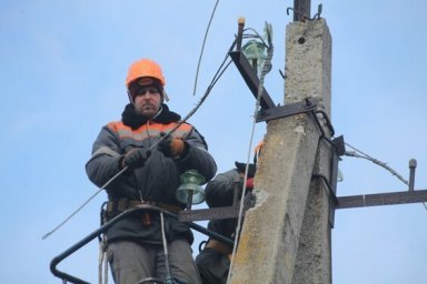 
У Старосалтівській громаді відновлюють електропостачання
