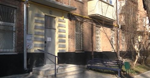 В Новобаварском районе ремонтируют жилой фонд