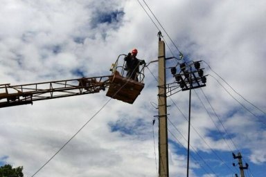 
В двух селах Золочевской громады возобновили работу электрических сетей
