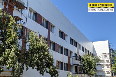 В детской областной больнице №1 продолжается утепление двух лечебных корпусов