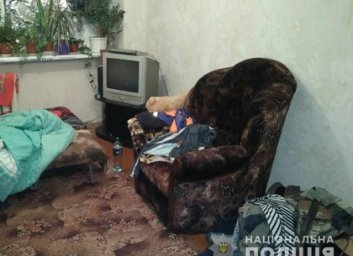 Ножом в грудь: женщина чудом не убила мужа (ФОТО)