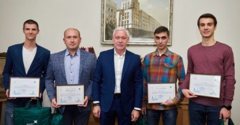 Игорь Терехов наградил призеров чемпионата мира по программированию