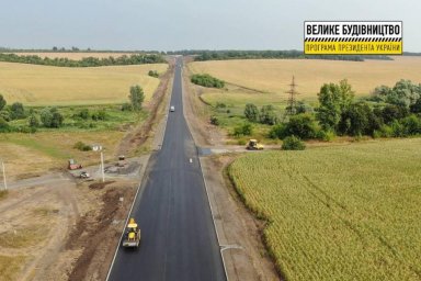 На окружной уложили 44,4 км финишного слоя покрытия