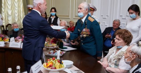 Игорь Терехов поздравил ветеранов с Днем победы