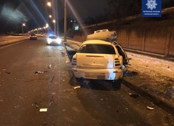 ДТП с переворотом: Fiat решил затормозить в бордюр (ФОТО)