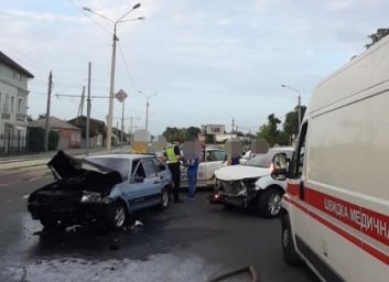 ДТП: на Шевченко после столкновения загорелся ВАЗ (ВИДЕО)