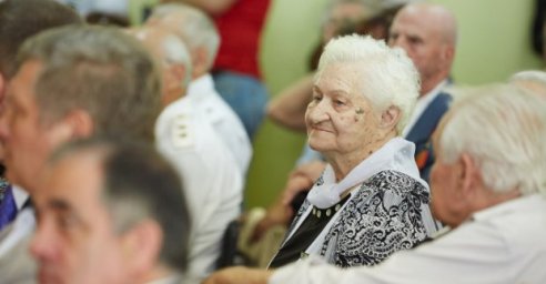 Игорь Терехов поздравил женщин-ветеранов с праздником весны