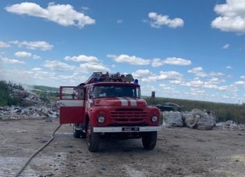 Под Харьковом горела свалка (ФОТО)