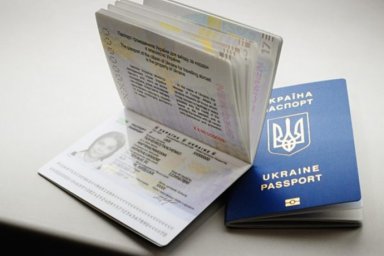 
Украинцам разрешили пересылать паспорта по почте
