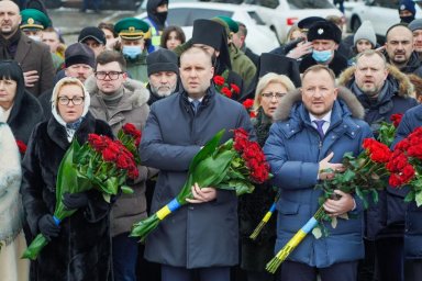 Уважаемые украинцы, поздравляю всех с большим и величественным государственным праздником – Днем Соб